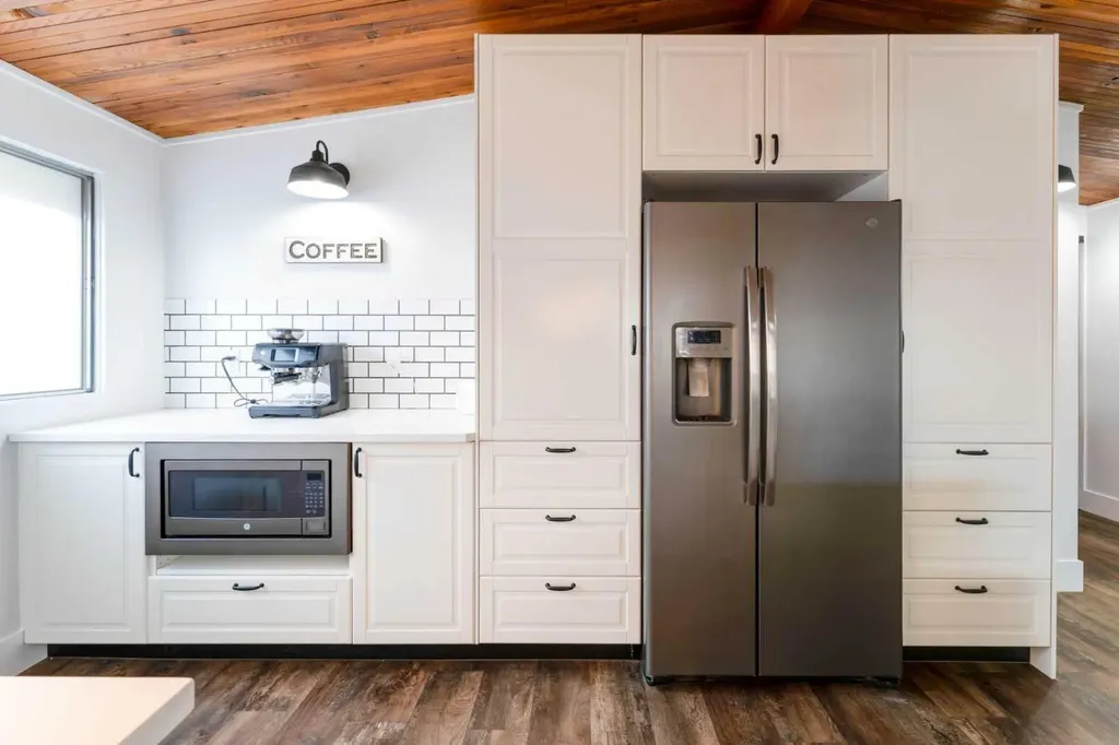 2023 8 Avenue NE Calgary AB T2E 0T5