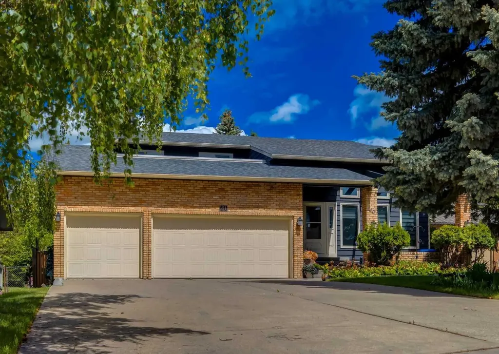 40 Edgemont Court NW Calgary AB T3A 2N3