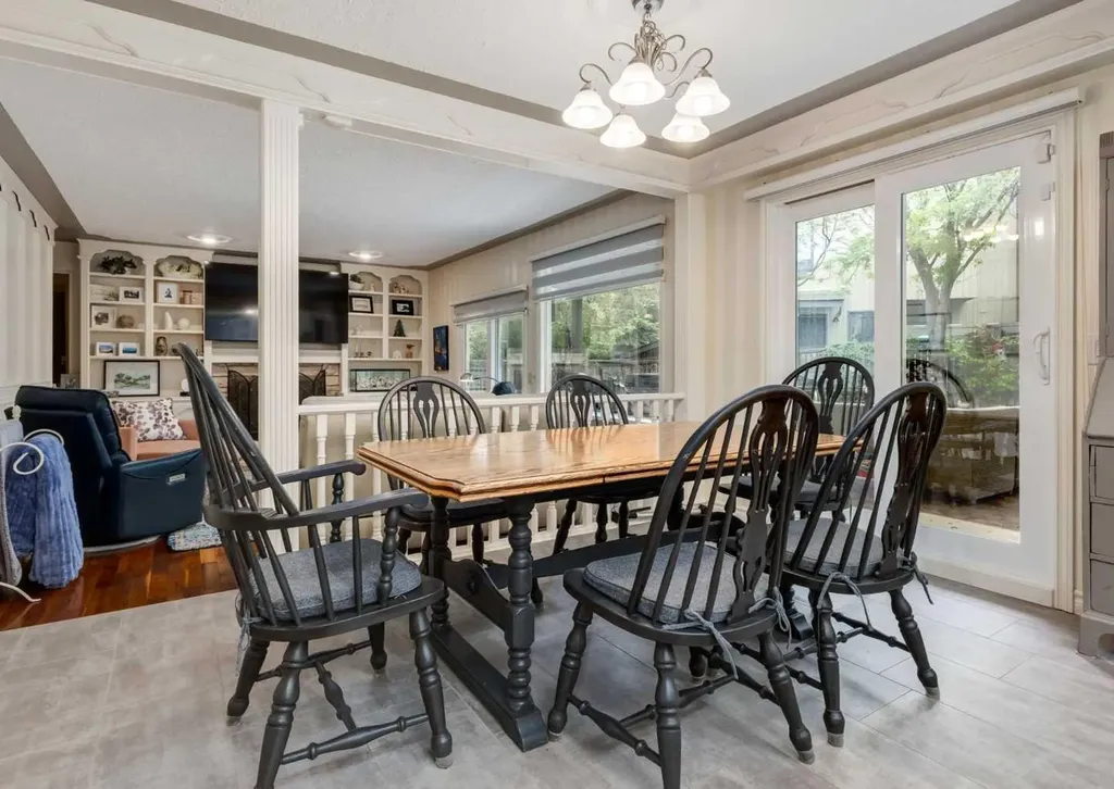 40 Edgemont Court NW Calgary AB T3A 2N3