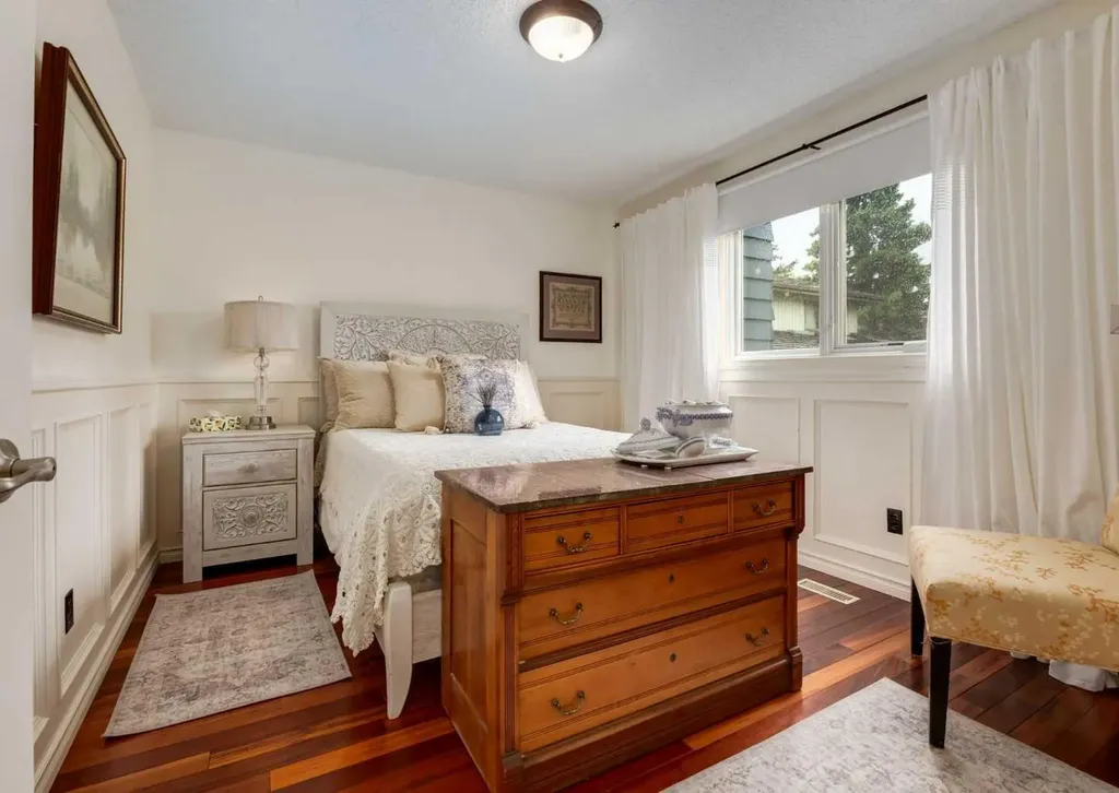 40 Edgemont Court NW Calgary AB T3A 2N3