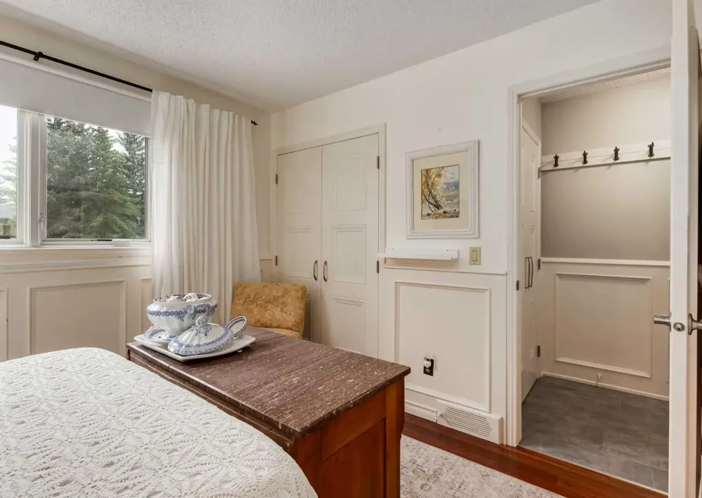 40 Edgemont Court NW Calgary AB T3A 2N3