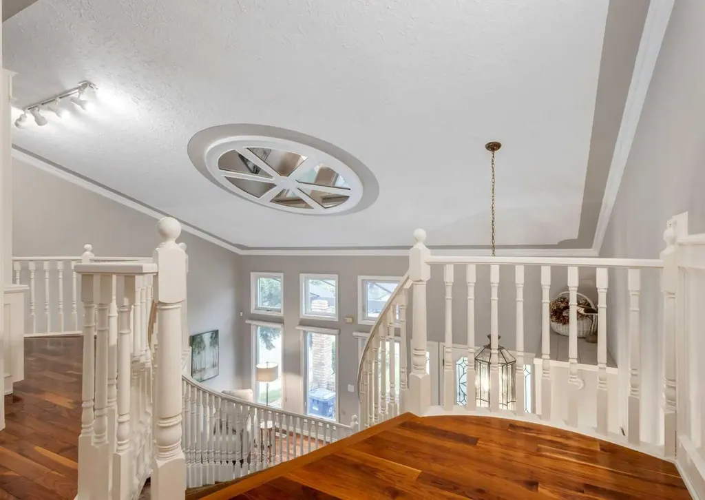 40 Edgemont Court NW Calgary AB T3A 2N3