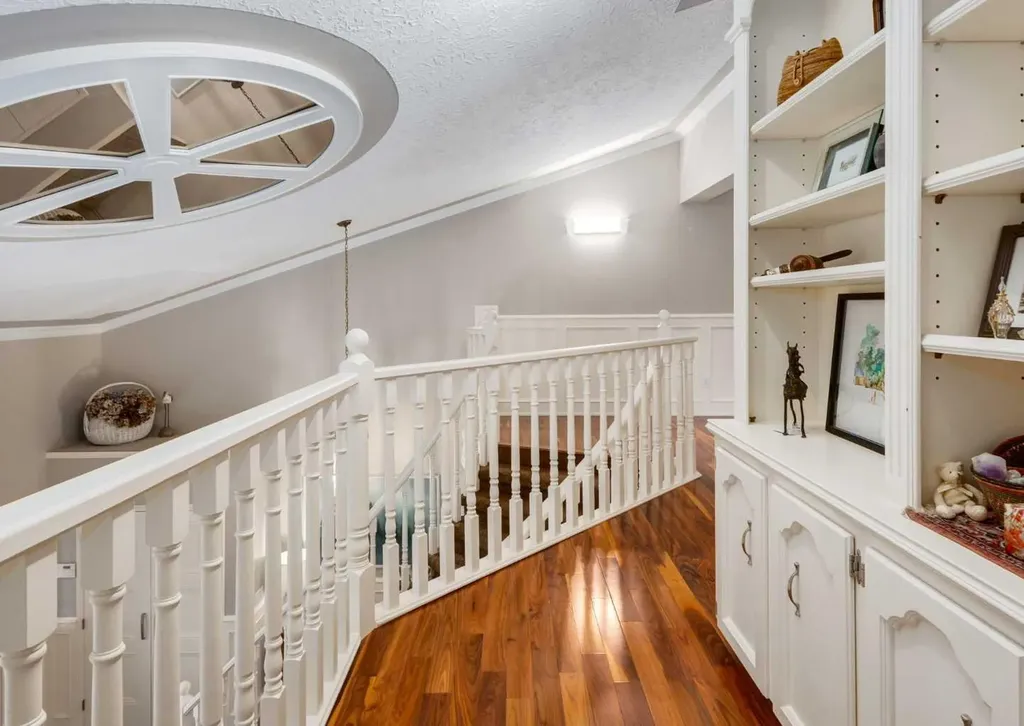 40 Edgemont Court NW Calgary AB T3A 2N3