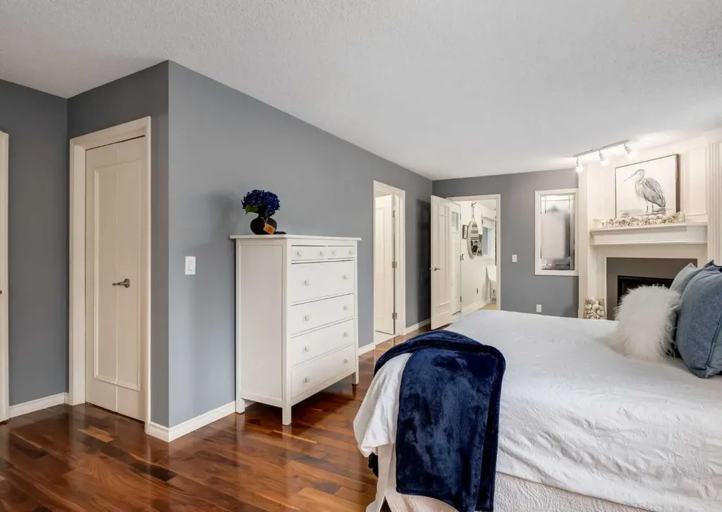 40 Edgemont Court NW Calgary AB T3A 2N3