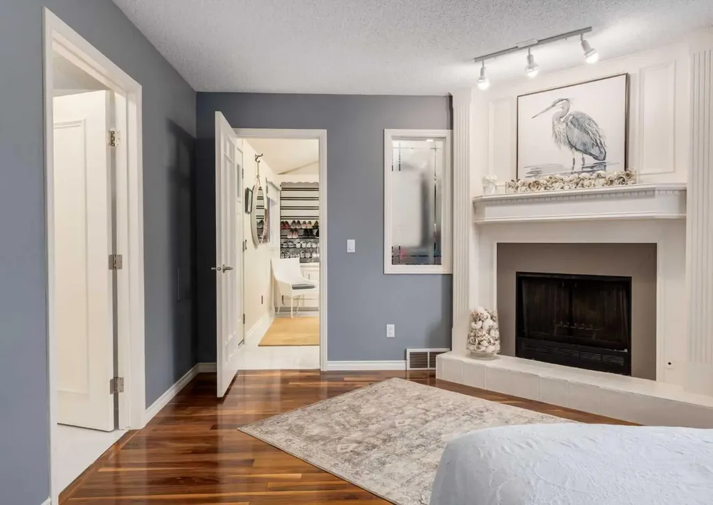 40 Edgemont Court NW Calgary AB T3A 2N3
