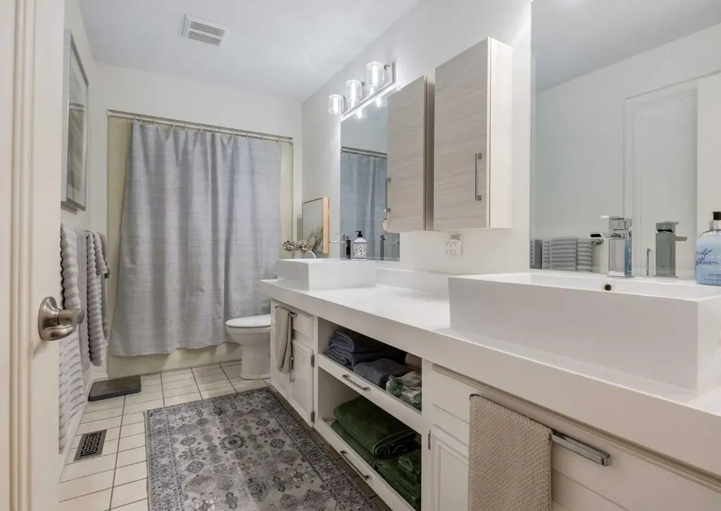 40 Edgemont Court NW Calgary AB T3A 2N3