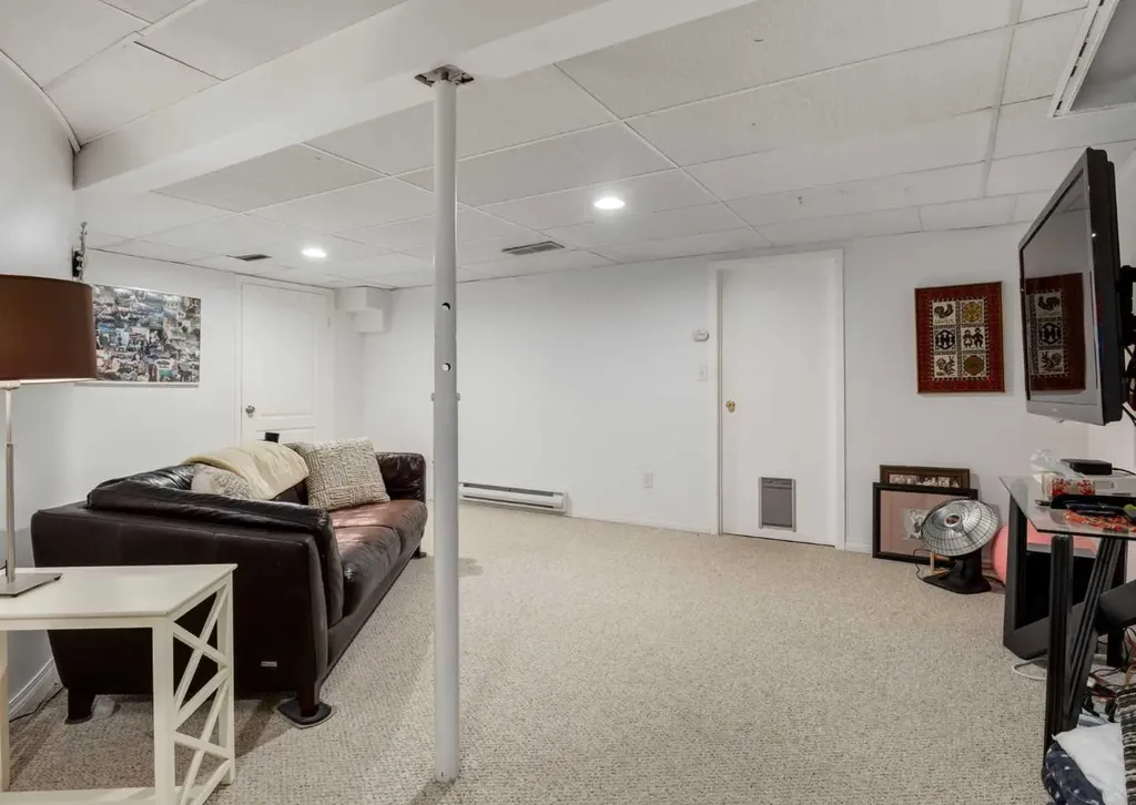 40 Edgemont Court NW Calgary AB T3A 2N3