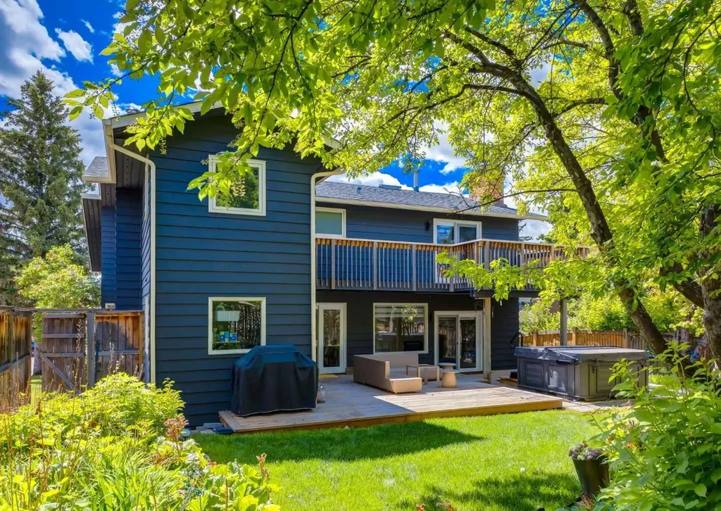 40 Edgemont Court NW Calgary AB T3A 2N3