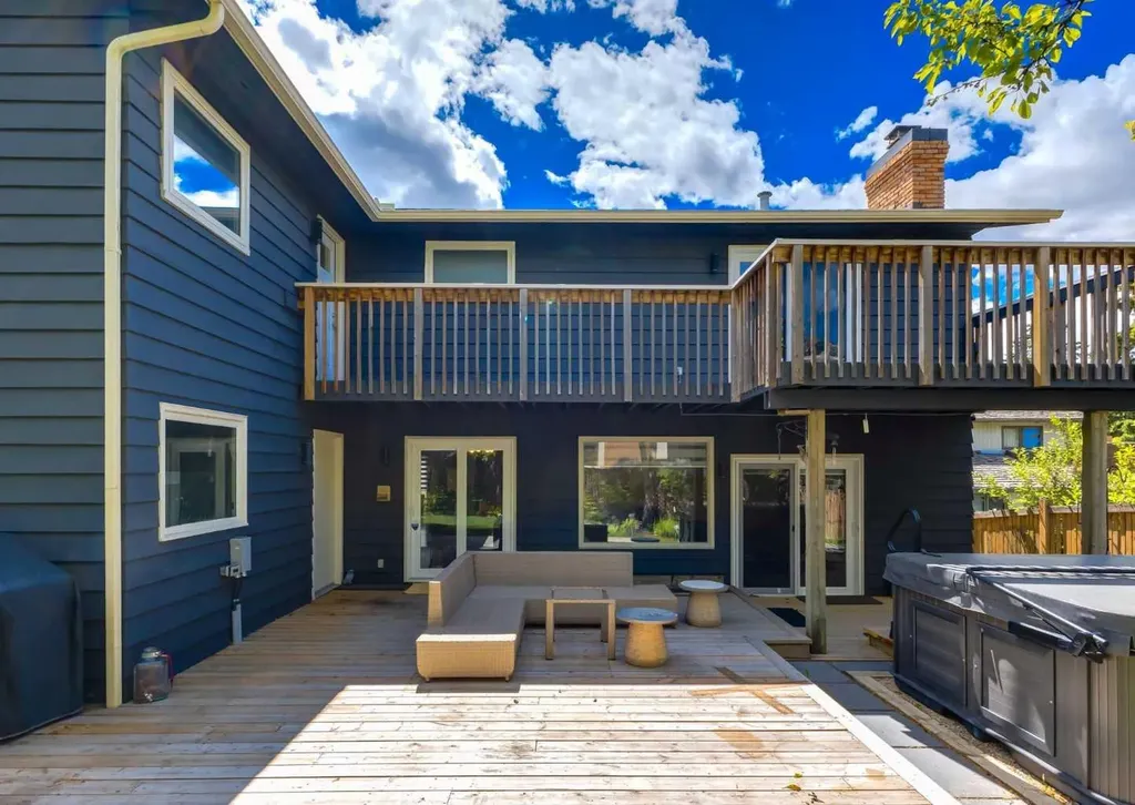 40 Edgemont Court NW Calgary AB T3A 2N3