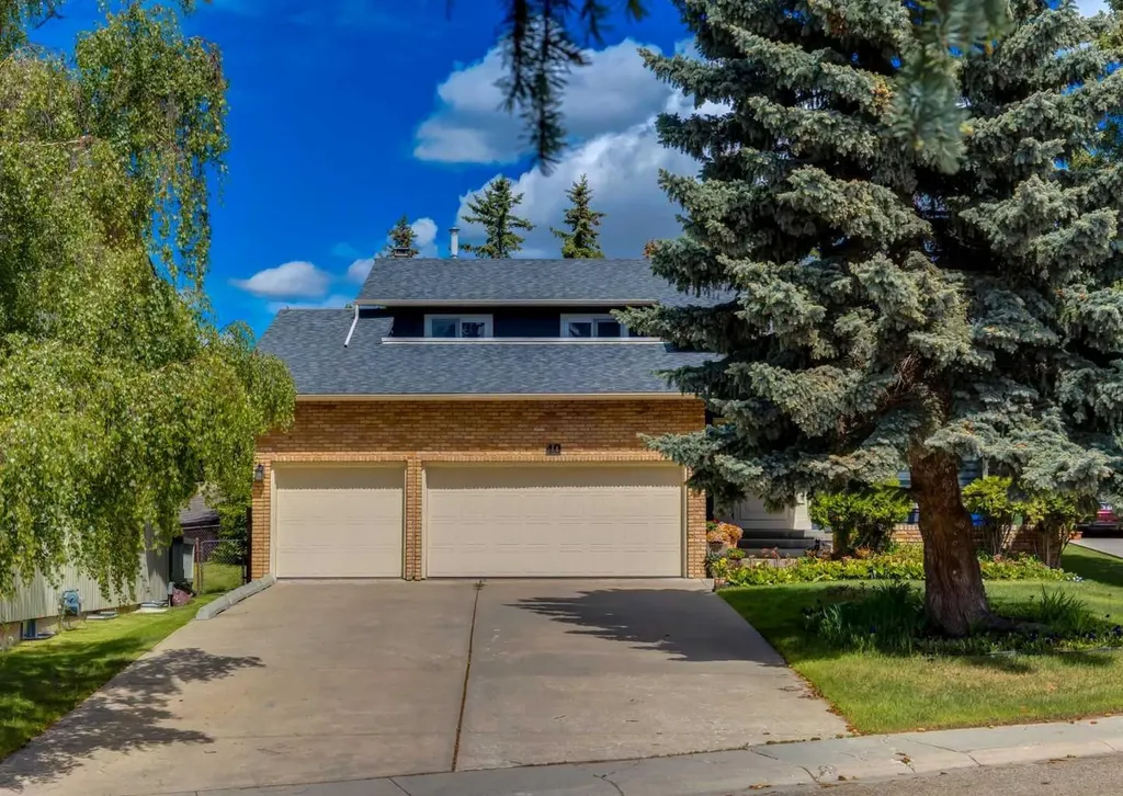40 Edgemont Court NW Calgary AB T3A 2N3