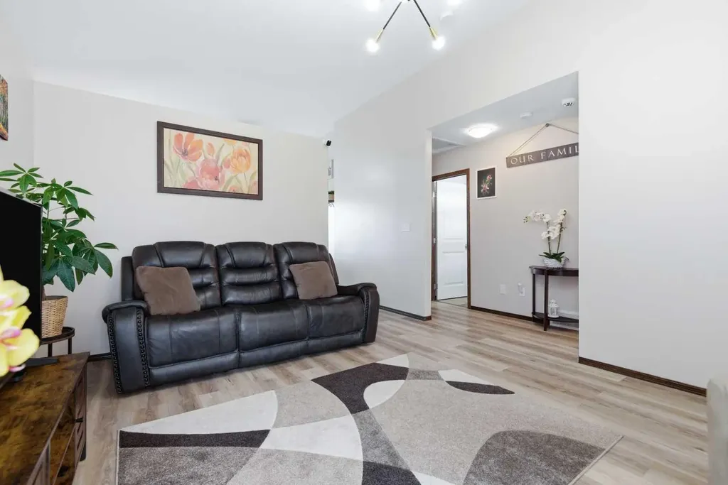 136 Lanterman Close Red Deer AB T4N 3N8