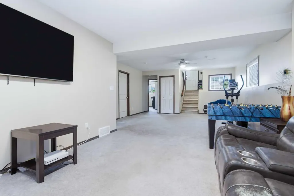 136 Lanterman Close Red Deer AB T4N 3N8