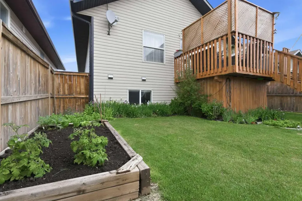 136 Lanterman Close Red Deer AB T4N 3N8