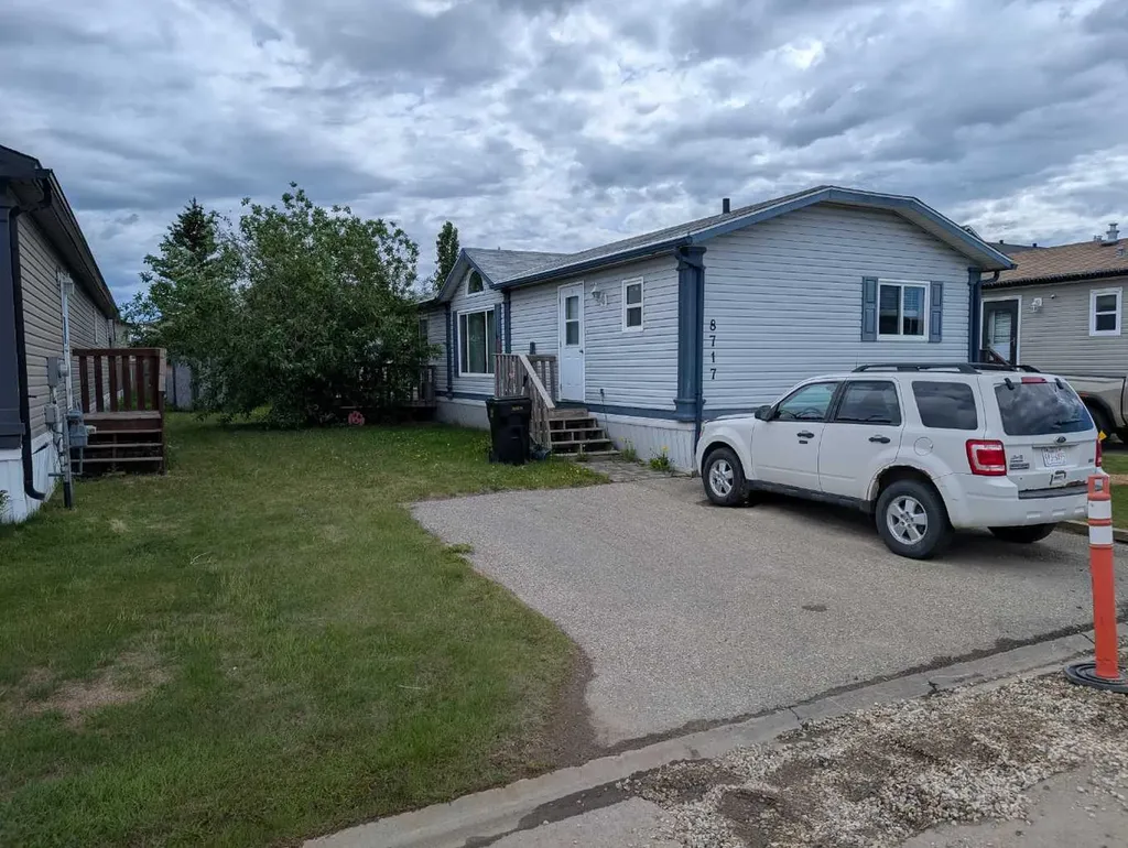 8717 88c Street Grande Prairie AB T8X 0C5