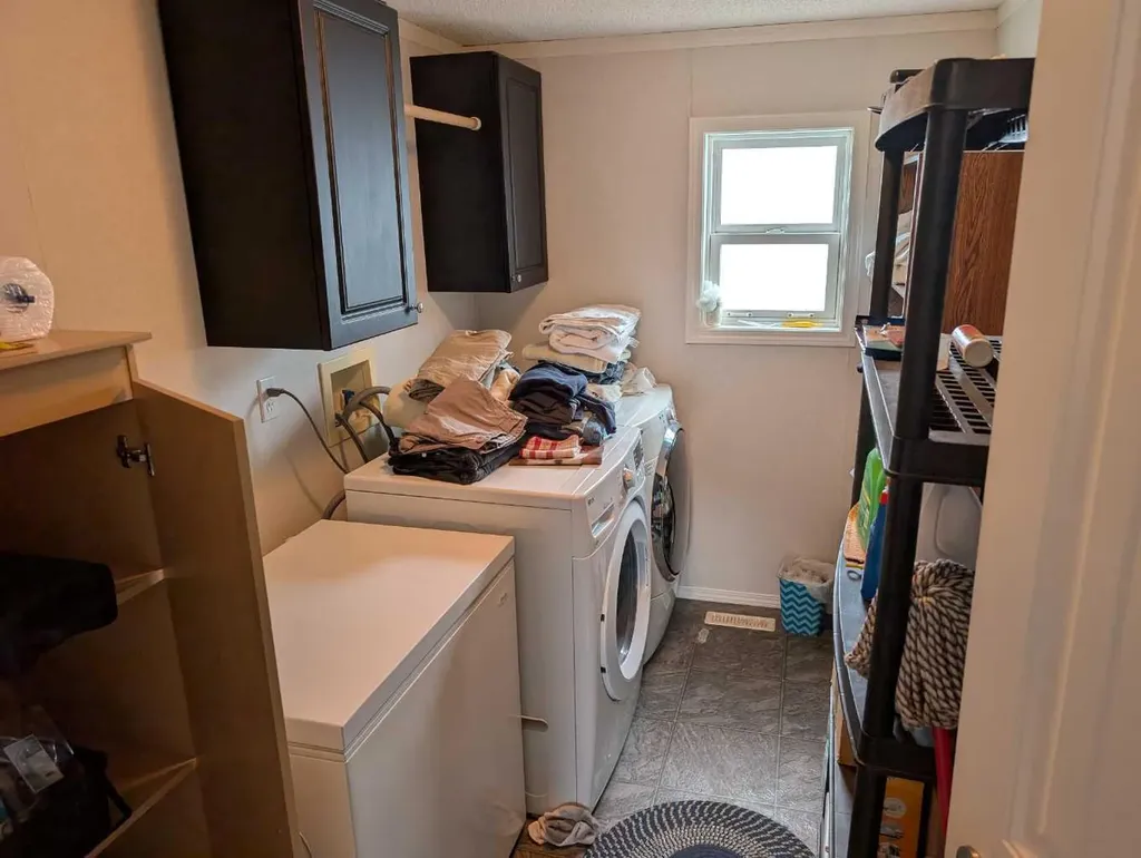 8717 88c Street Grande Prairie AB T8X 0C5