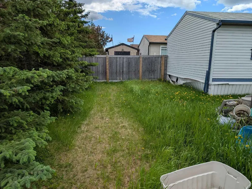 8717 88c Street Grande Prairie AB T8X 0C5