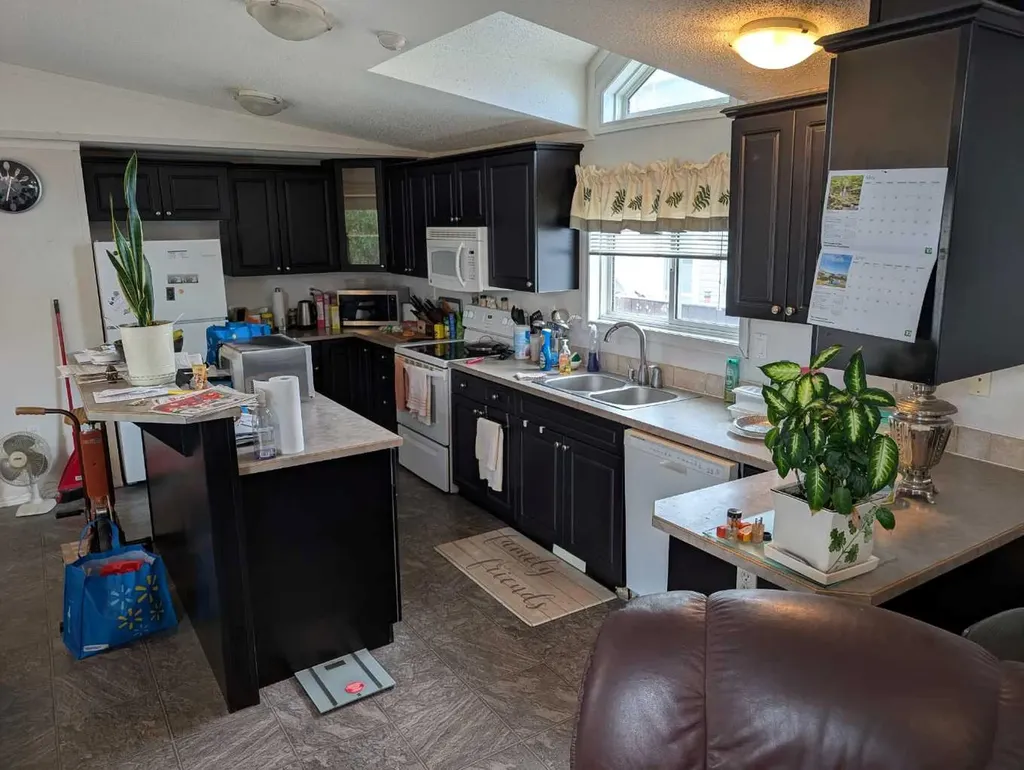 8717 88c Street Grande Prairie AB T8X 0C5