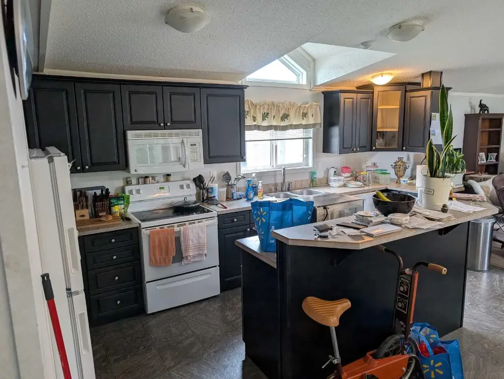 8717 88c Street Grande Prairie AB T8X 0C5