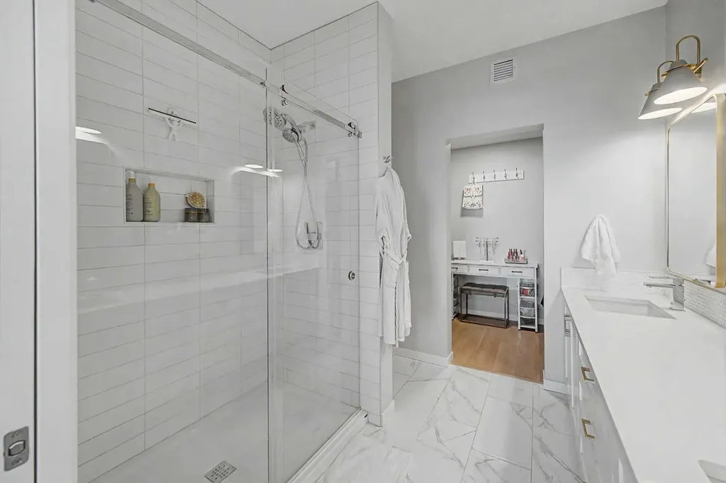 40 Carrington Plaza NW Calgary AB T3P 1X7