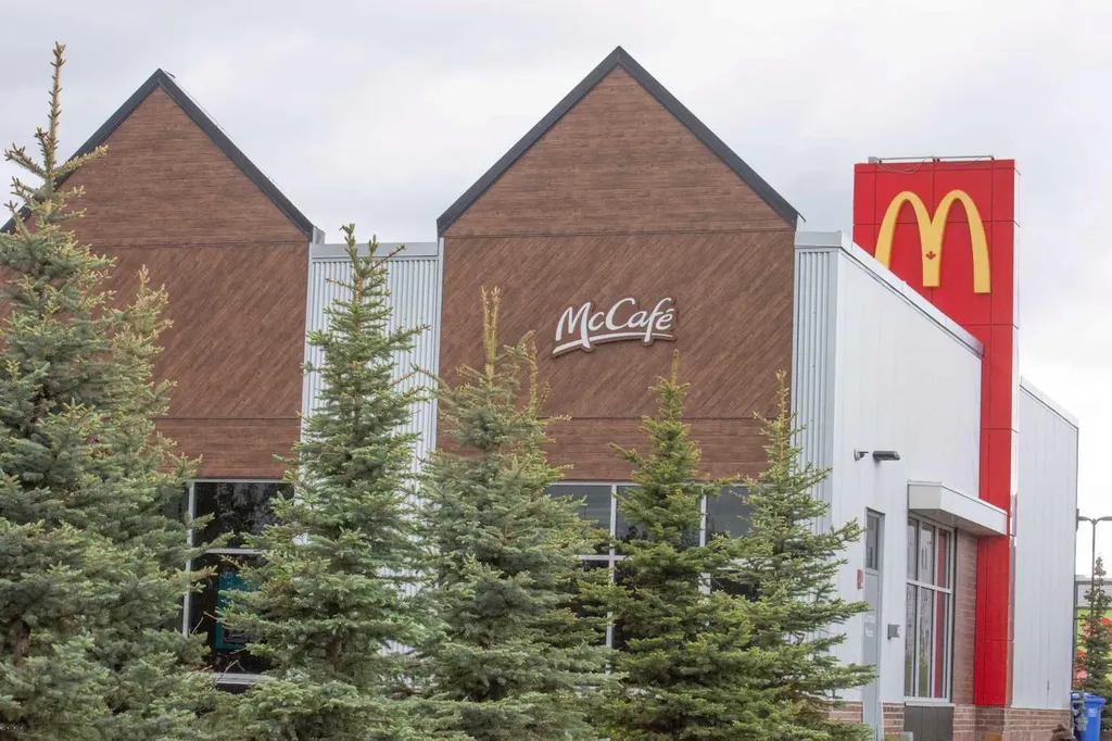 40 Carrington Plaza NW Calgary AB T3P 1X7