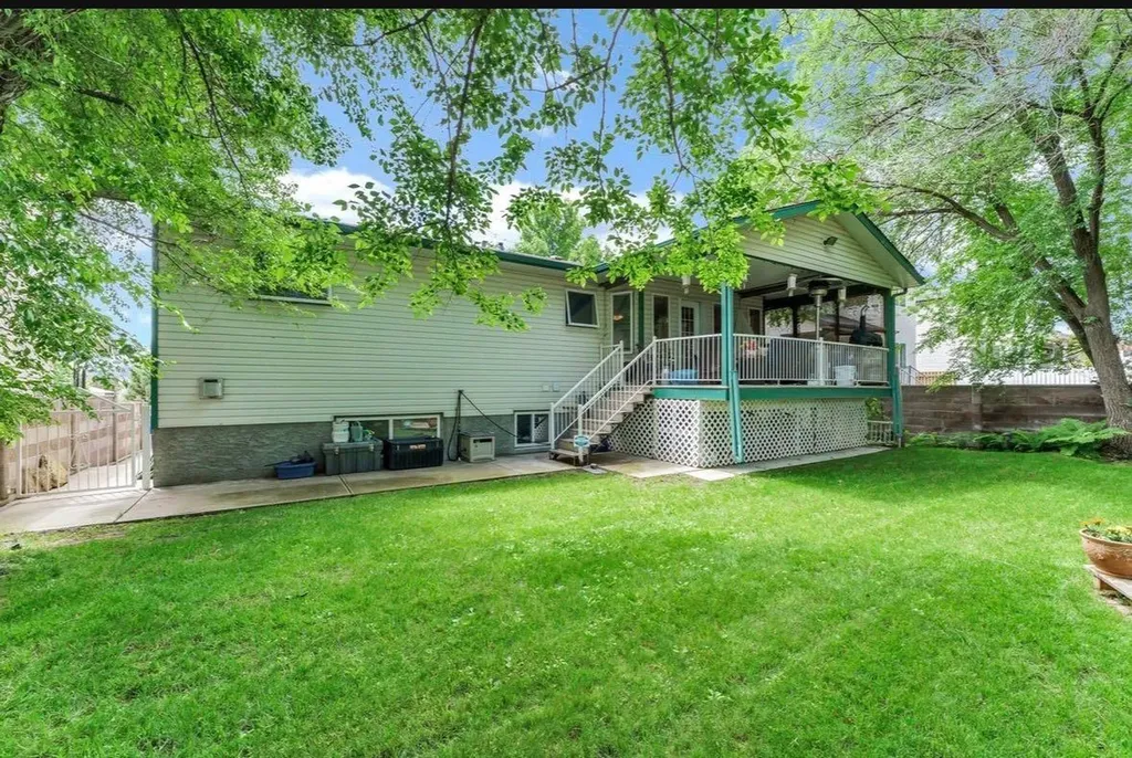 94 Perry Crescent NE Medicine Hat AB T1C1Y2