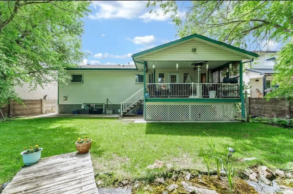 94 Perry Crescent NE Medicine Hat AB T1C1Y2