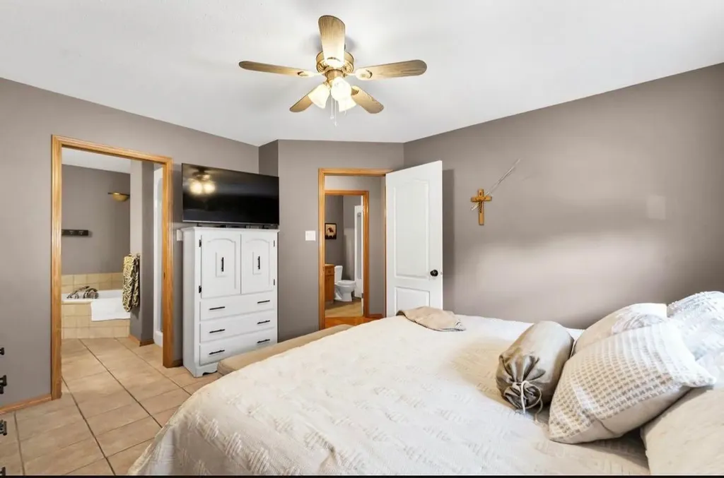 94 Perry Crescent NE Medicine Hat AB T1C1Y2