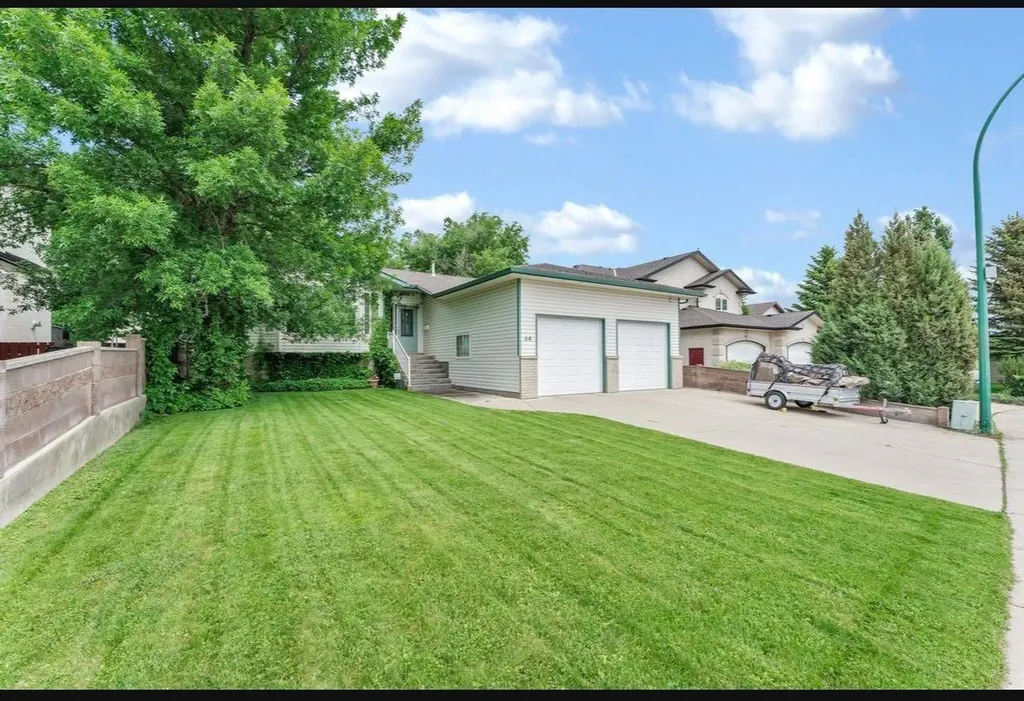 94 Perry Crescent NE Medicine Hat AB T1C1Y2