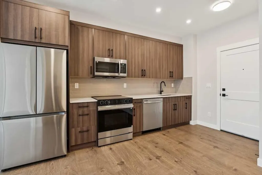 14910 1 Street NW Calgary AB T2c 3G3