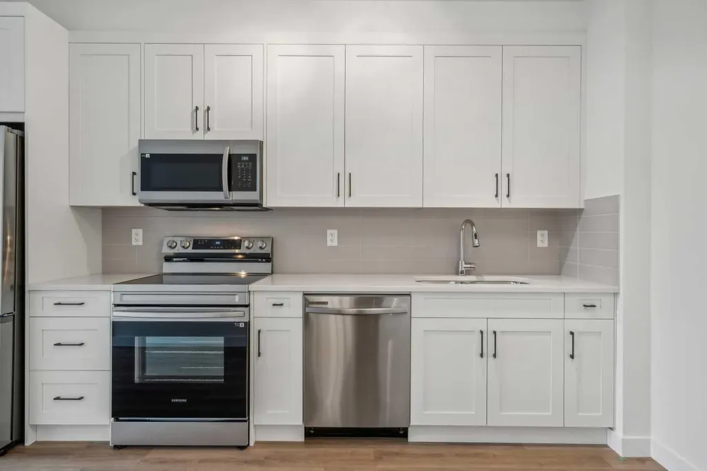 14910 1 Street NW Calgary AB T2c 3G3