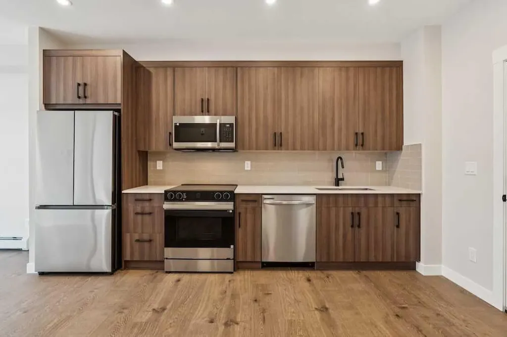 14910 1 Street NW Calgary AB T2c 3G3