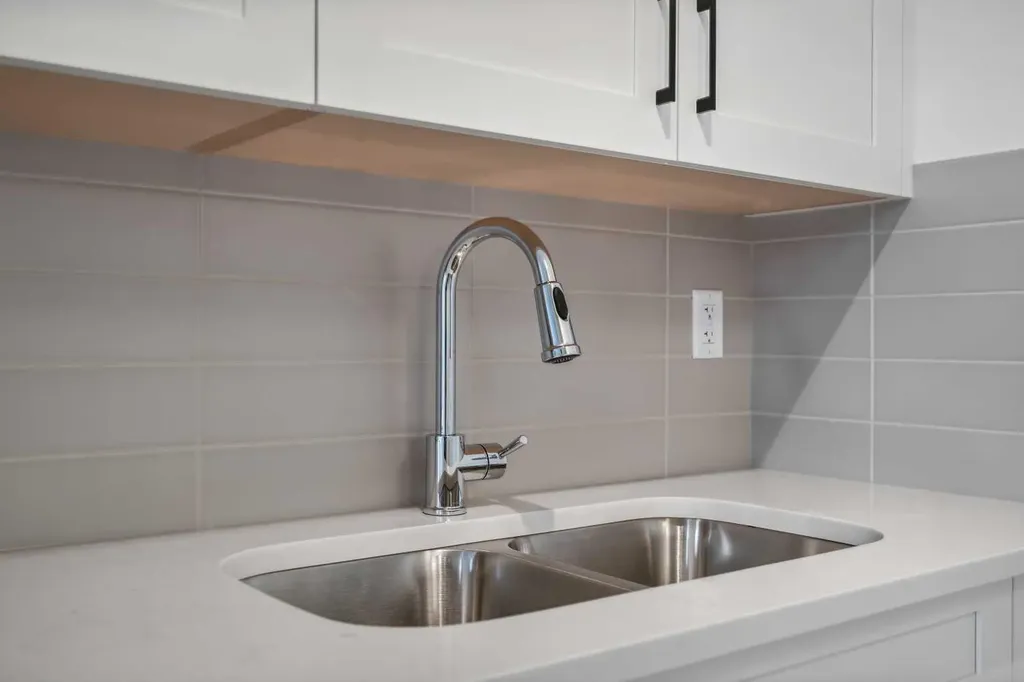14910 1 Street NW Calgary AB T2c 3G3