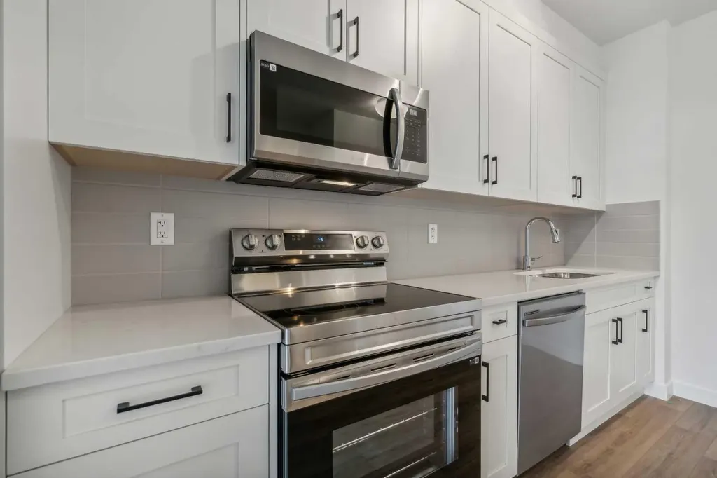 14910 1 Street NW Calgary AB T2c 3G3