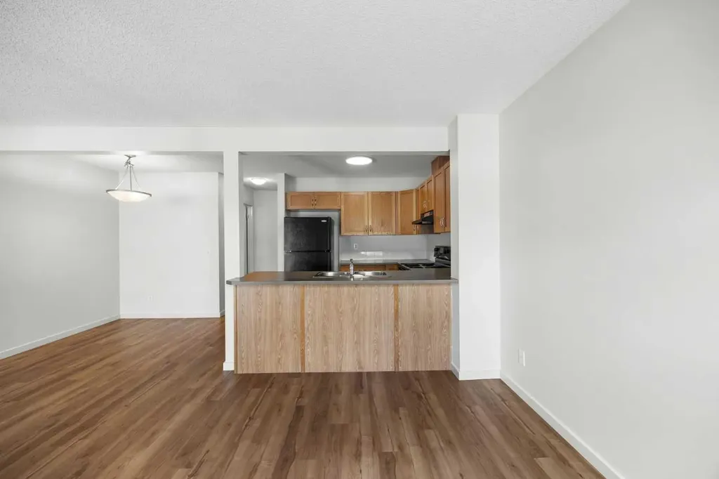 27 Panatella Villas NW Calgary AB T3K 0G7
