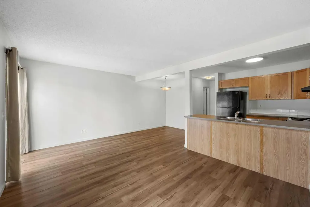 27 Panatella Villas NW Calgary AB T3K 0G7