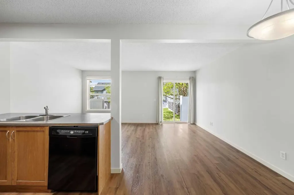 27 Panatella Villas NW Calgary AB T3K 0G7