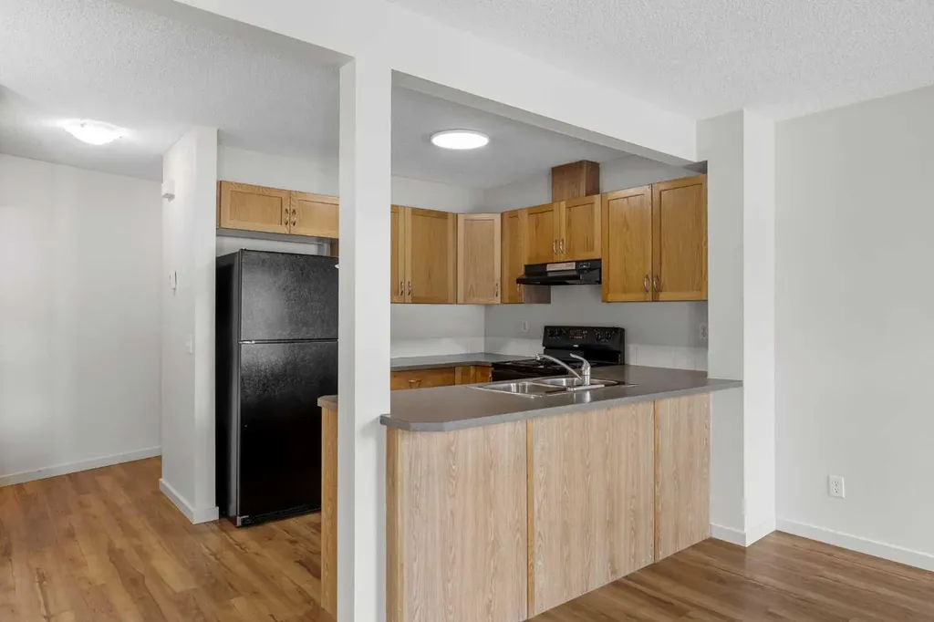 27 Panatella Villas NW Calgary AB T3K 0G7