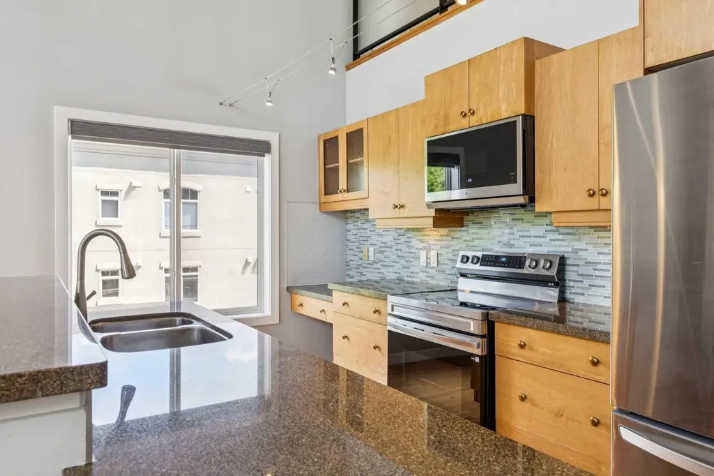 317 19 Avenue SW Calgary AB T2S 0E1