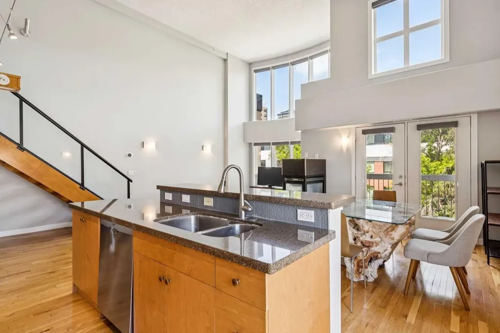 317 19 Avenue SW Calgary AB T2S 0E1