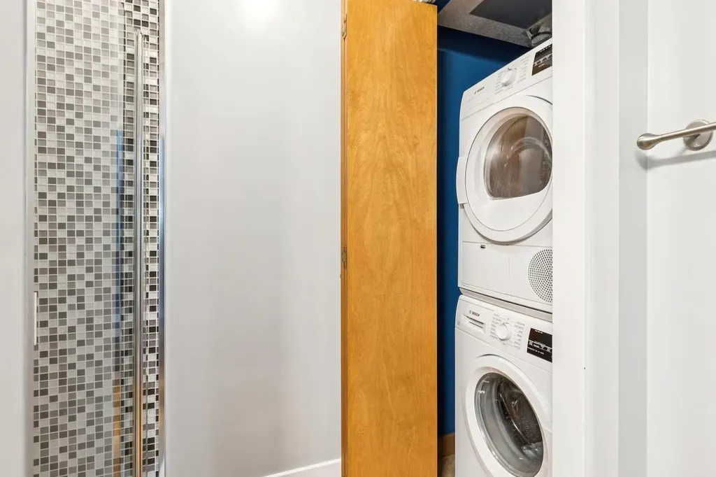 317 19 Avenue SW Calgary AB T2S 0E1