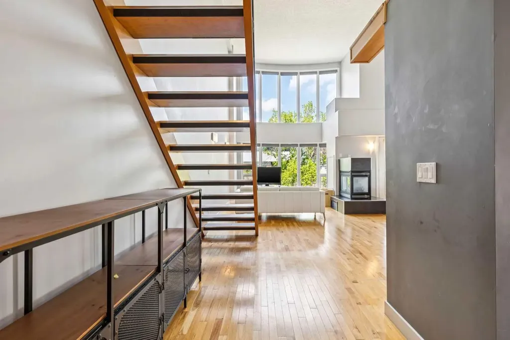 317 19 Avenue SW Calgary AB T2S 0E1
