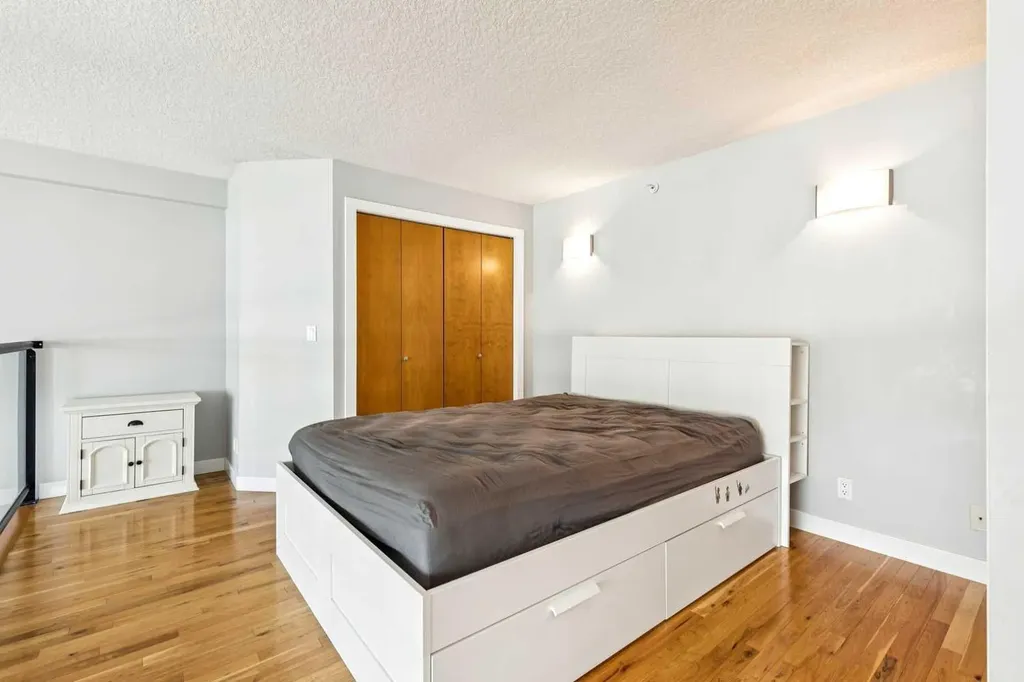 317 19 Avenue SW Calgary AB T2S 0E1