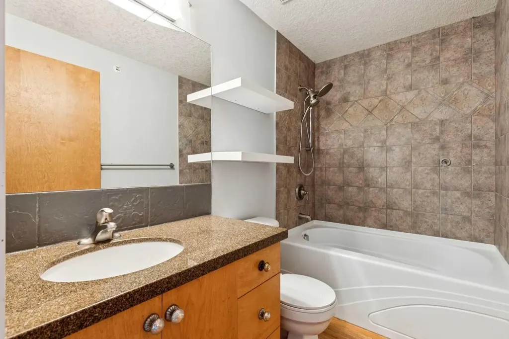 317 19 Avenue SW Calgary AB T2S 0E1