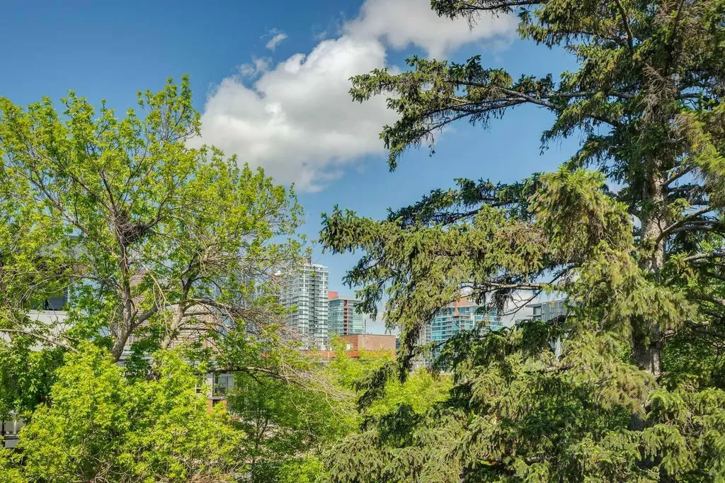 317 19 Avenue SW Calgary AB T2S 0E1