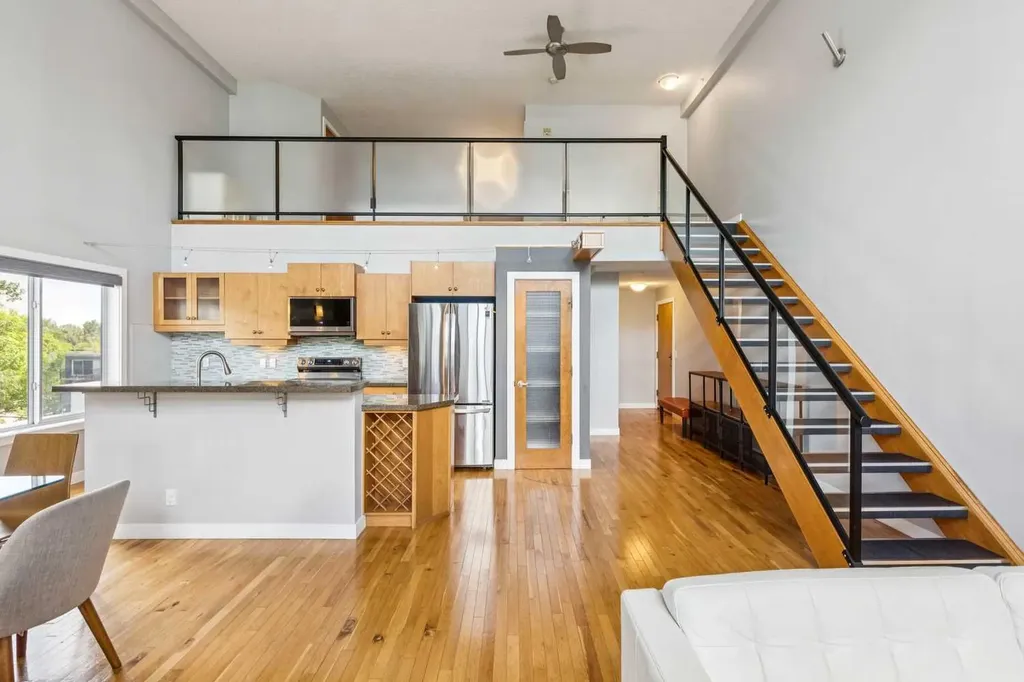 317 19 Avenue SW Calgary AB T2S 0E1