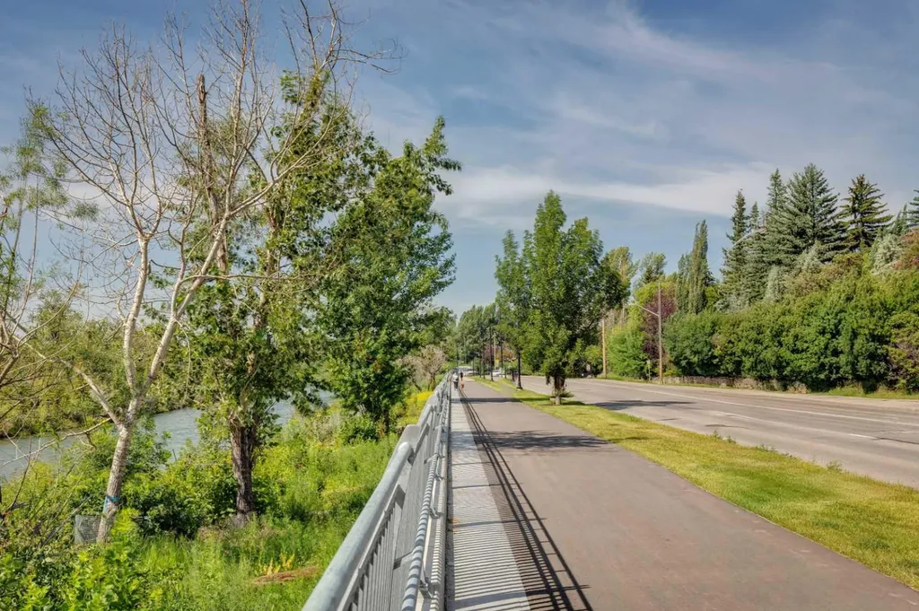 317 19 Avenue SW Calgary AB T2S 0E1