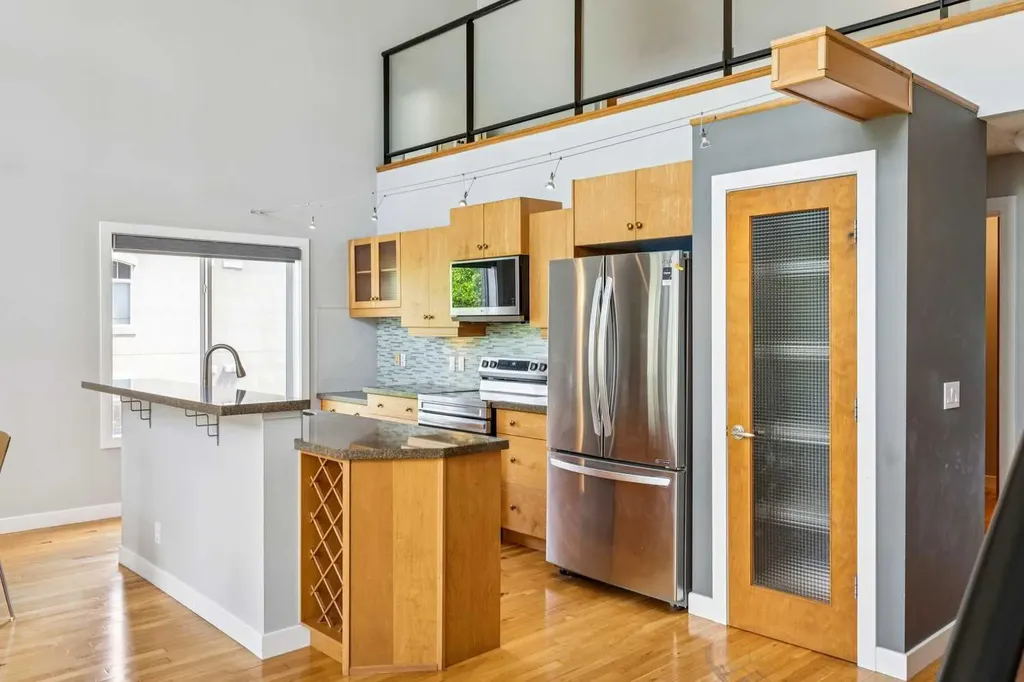 317 19 Avenue SW Calgary AB T2S 0E1