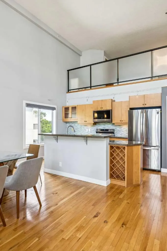 317 19 Avenue SW Calgary AB T2S 0E1