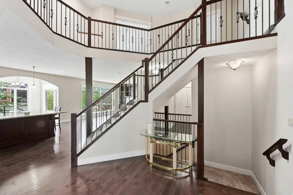 5 Aspen Meadows Park SW Calgary AB T3H 5Z7