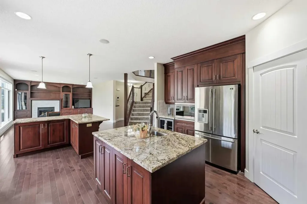 5 Aspen Meadows Park SW Calgary AB T3H 5Z7